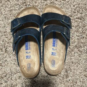 Birkenstock Arizona sandals - size 38 soft footbed reg width; navy